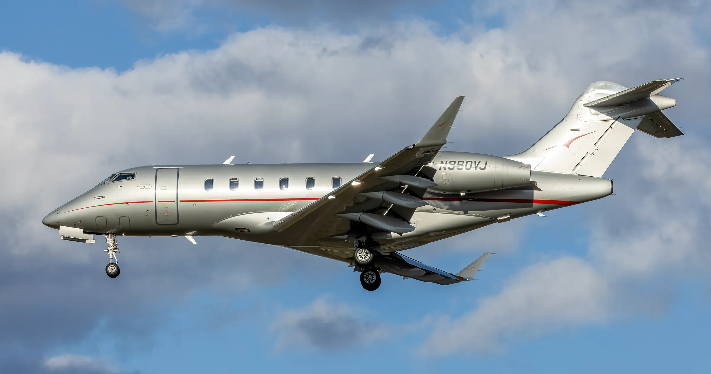 A Bombardier Challenger 300 / 350, the aircraft type of this flight