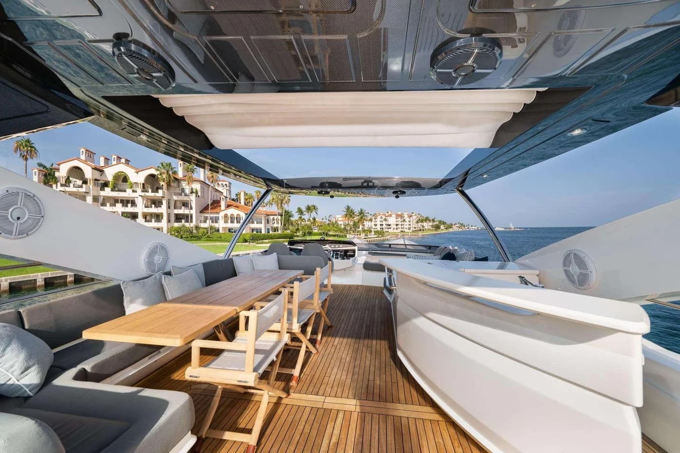 Oasis, 28.14m charter yacht